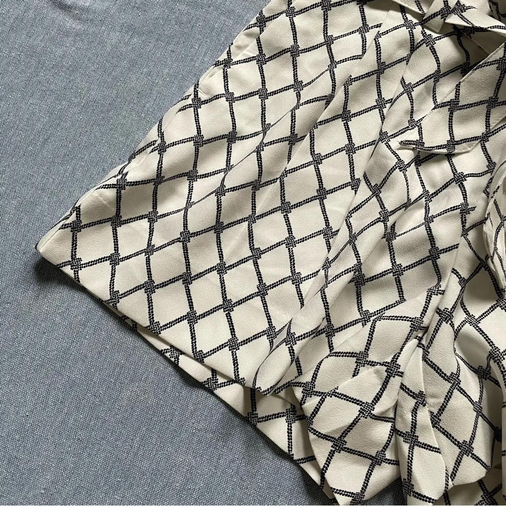 NWT Banana Republic Dressy Shorts Size 0 - Image 3