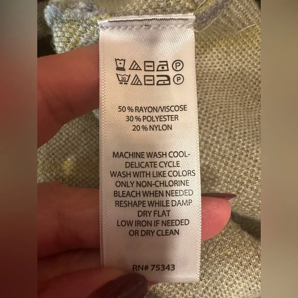 NWOT RACHEL Zoe Gray and Yellow Turtleneck Sweater with Plaid Design - Image 7