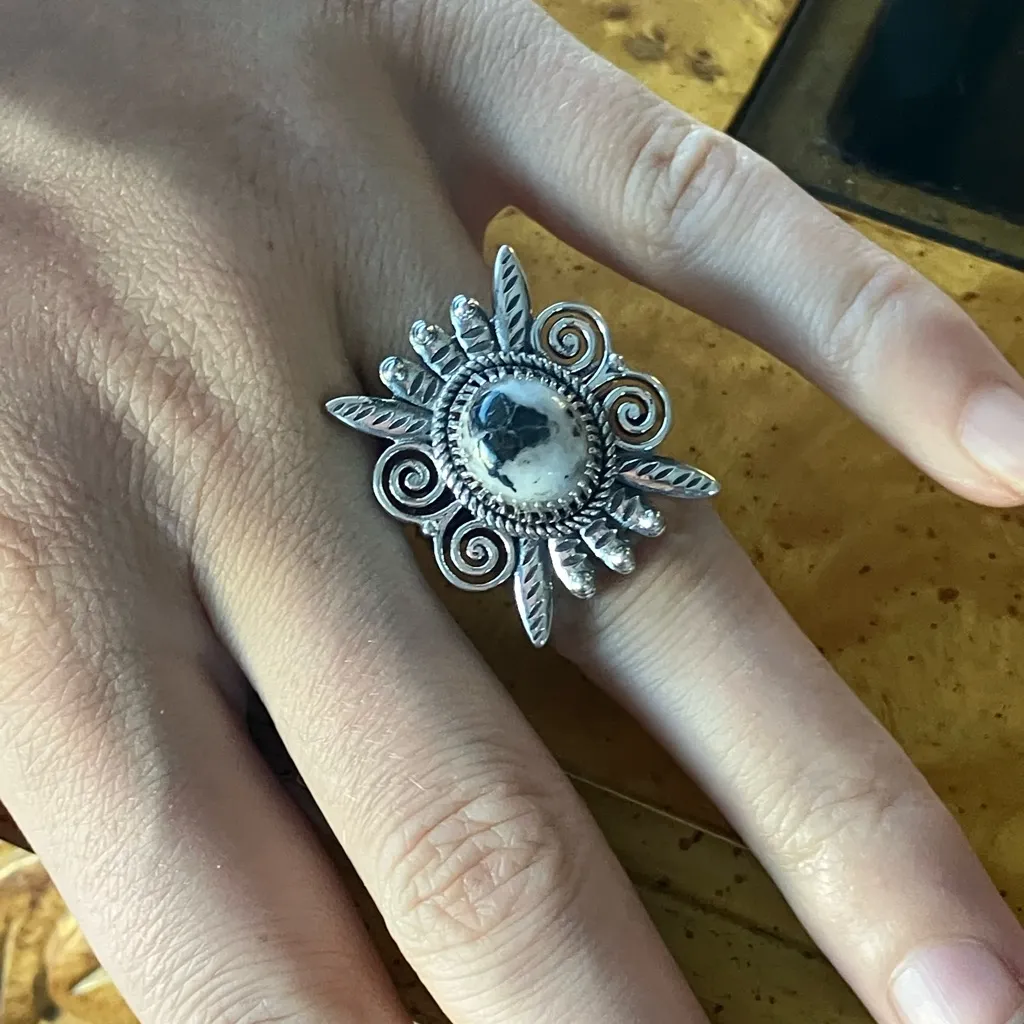 White Buffalo Turquoise Sterling Silver Feather Ring Size 7 Black - Image 4