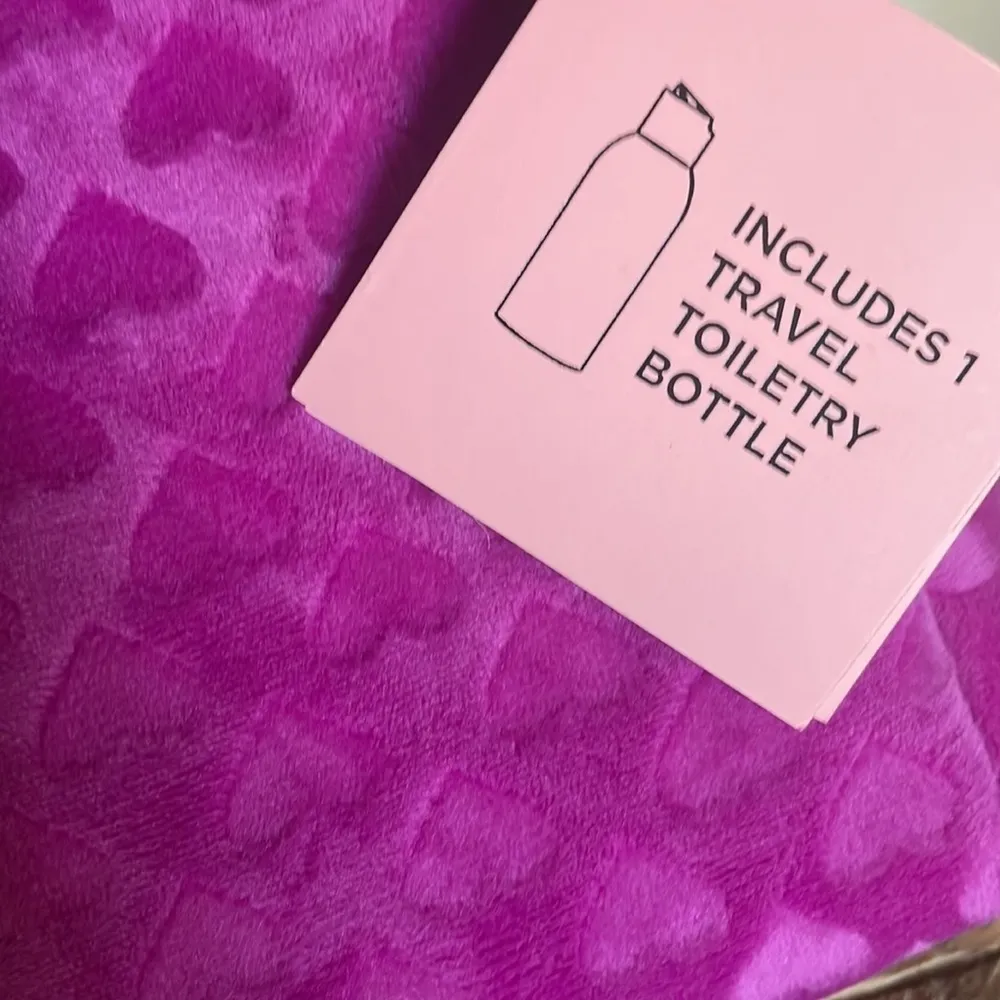 Juicy Couture bag velour Purple Heart toiletries bag New OS - Image 5