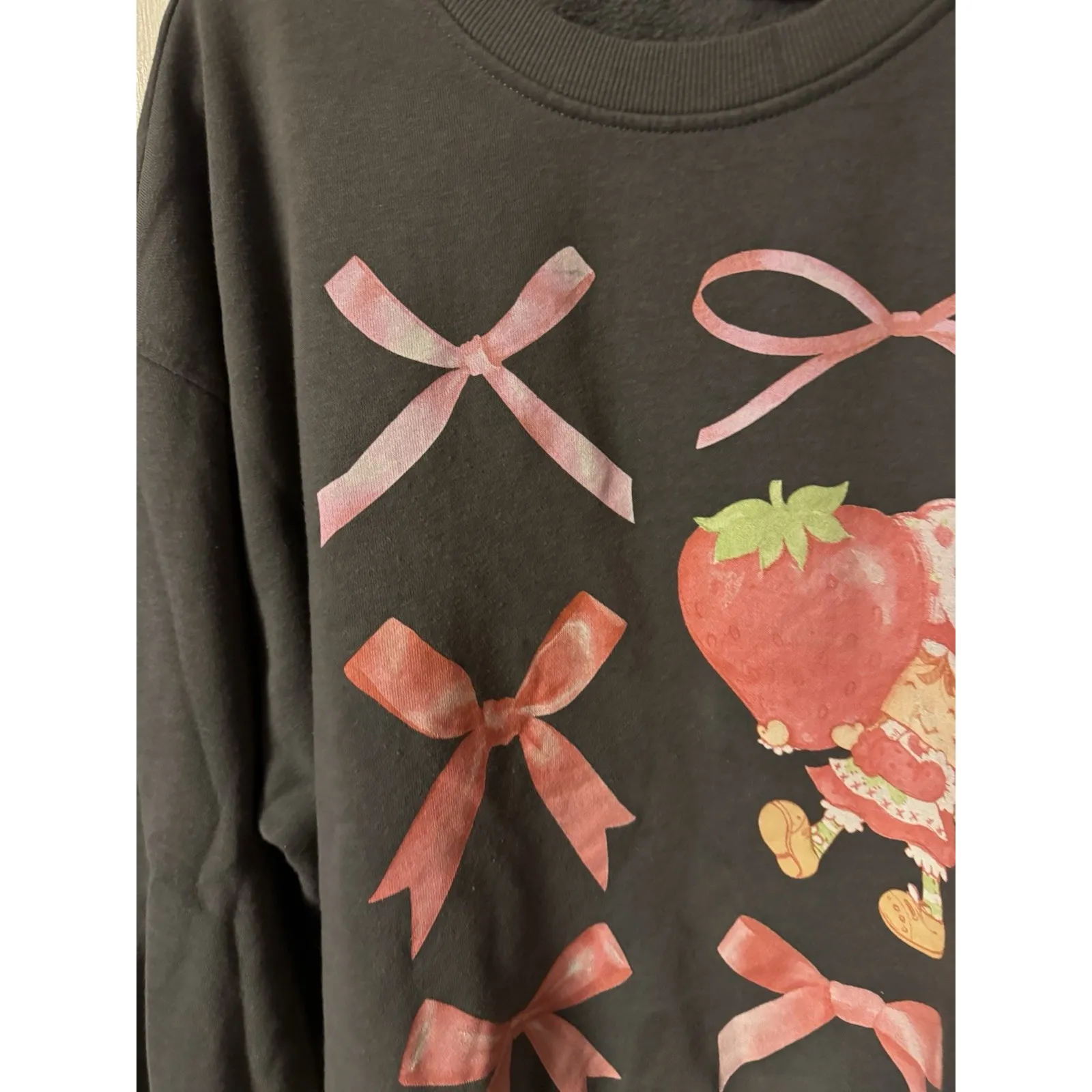 Strawberry Shortcake Vintage Print Crewneck Gray Sweatshirt Size M 2024 Edition Size M - Image 4