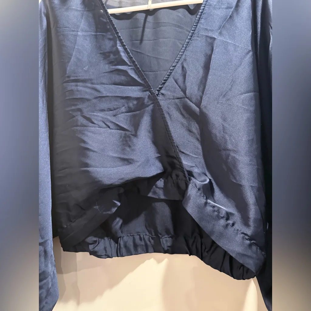 Free People Women's Sexy Top Navy Blue Satin Feel Bell Sleeve V Neck Size S - Image 4