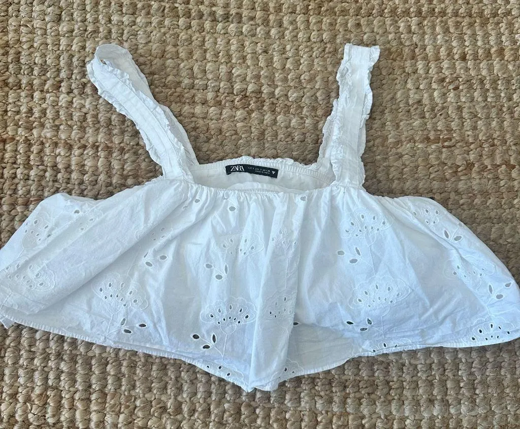 ZARA WHITE EYELET CROP TOP SIZE SMALL - Image 4
