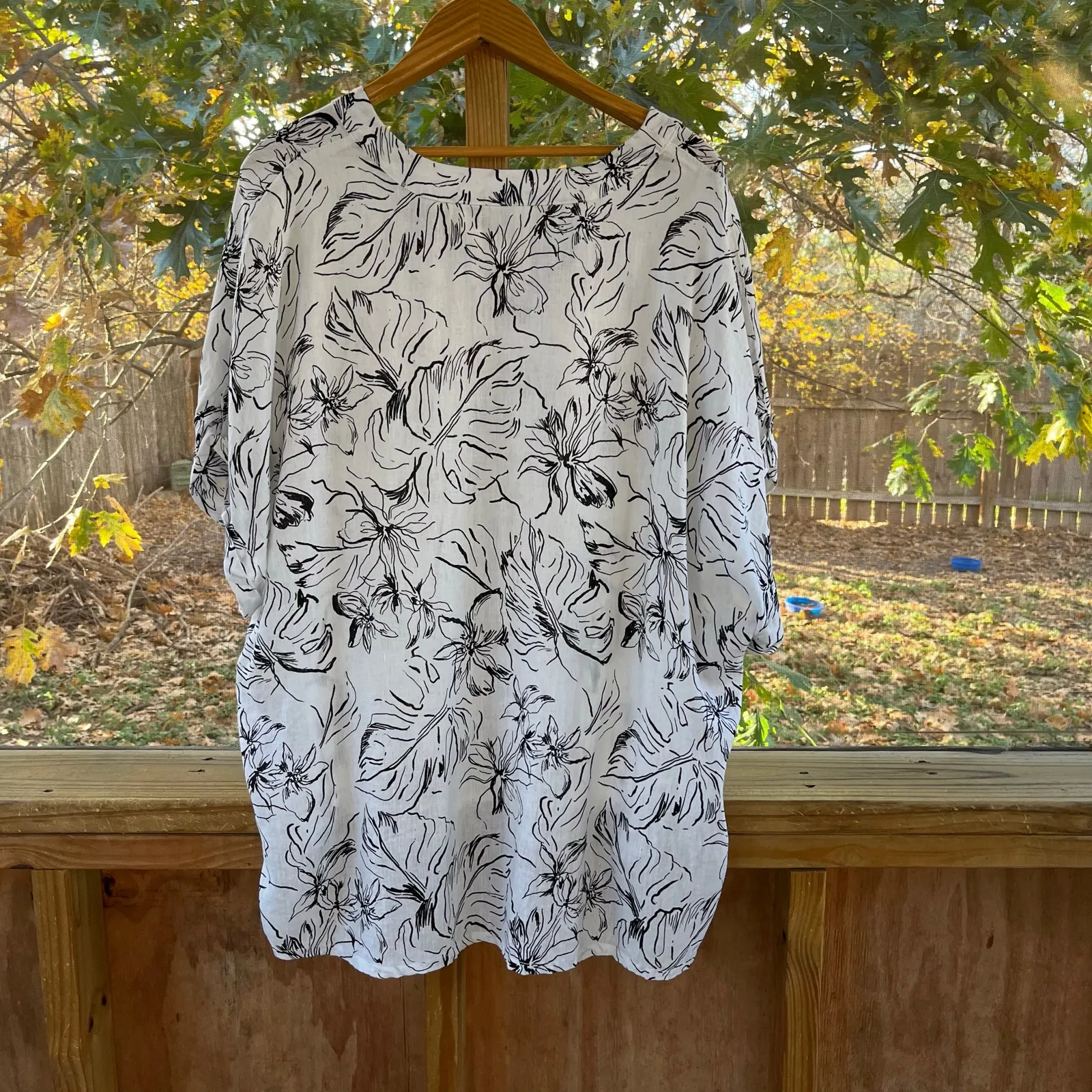 Joie Women's Black & White Floral Print 100% Linen Blouse Size 3X - Image 2