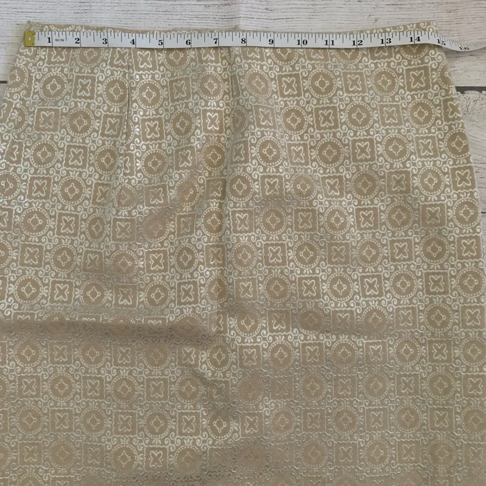 Carolina Herrera Beige And Silver Print Pencil Skirt Italian Made In Size 6 - Image 3