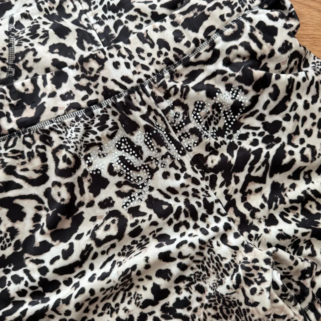 Juicy Couture cheetah short sleeve Hoodie & shorts set with rhinestones logo Med - Image 2