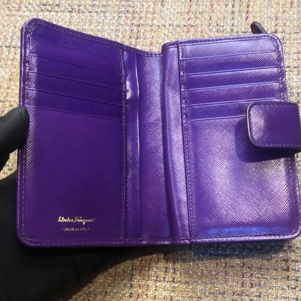 SALVATORE FERRAGAMO Gancini Purple Leather Bifold Full Zip Coin Section Wallet - Image 7