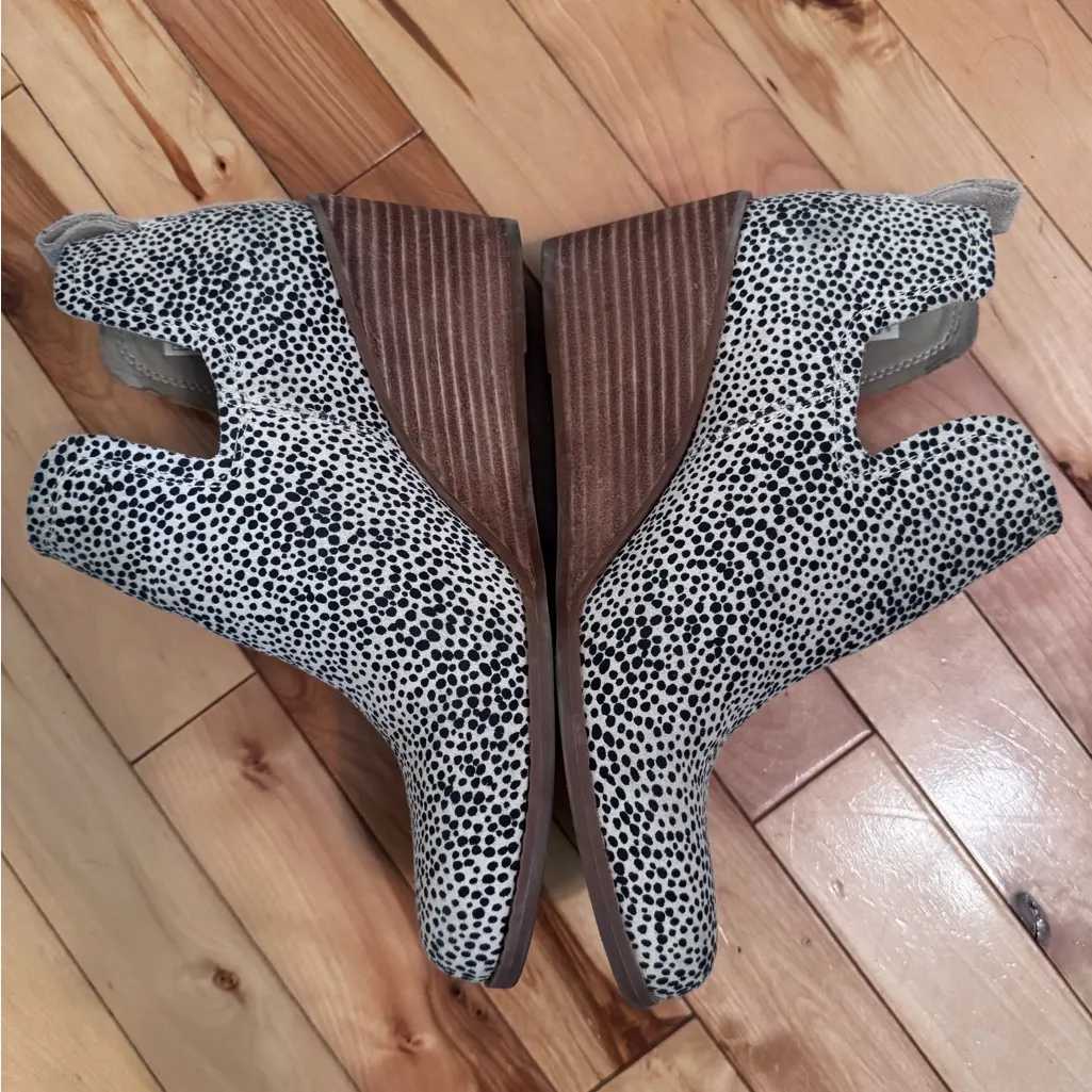 EEUC TOMS Marta Wedge Booties Dalmation Animal Print Suede Sz 9 Ortholite - Image 2