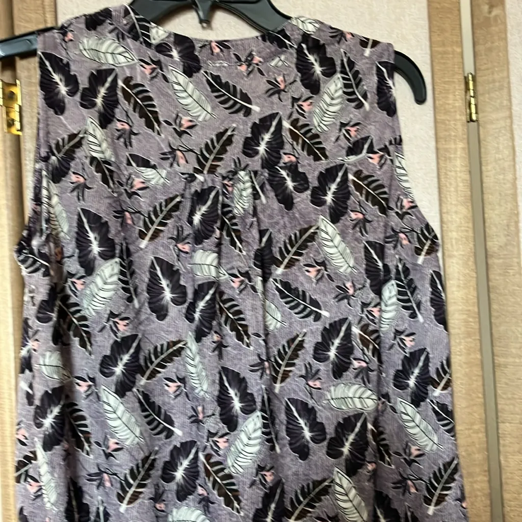 Notations Black and White Sleeveless Blouse with Mandarin Collar small - Image 8