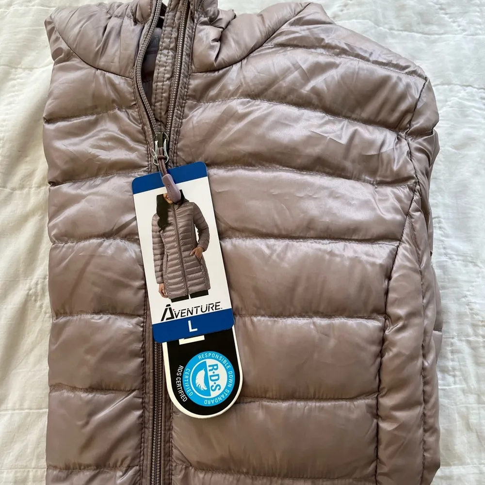 NWT: Aventure lightweight down jacket Size L - Image 10