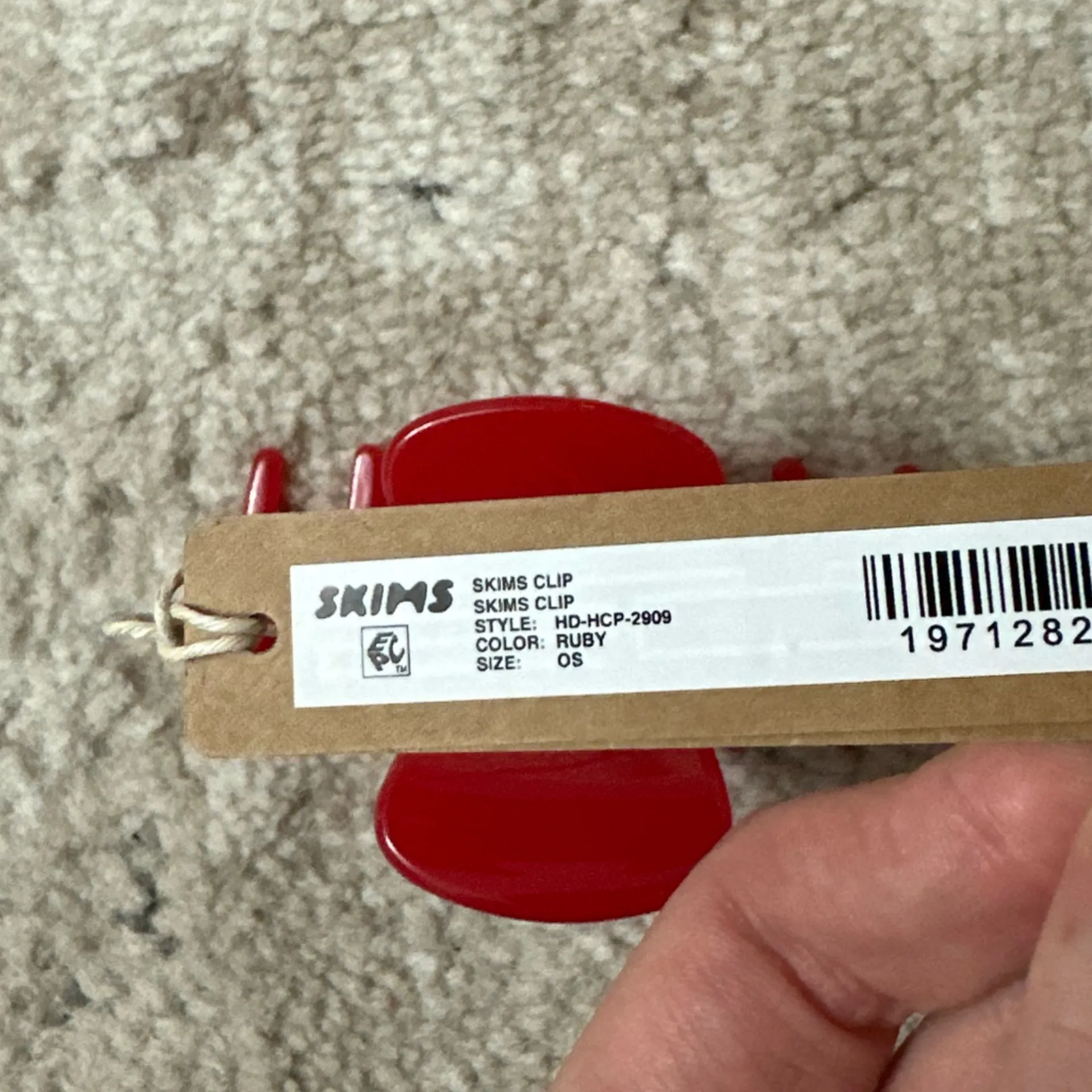 SKIMS  Getting Ready Claw Clip Brand New - Ruby - Image 6