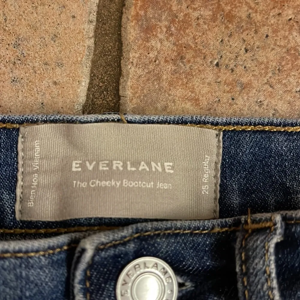 Everlane cheeky boot cut jeans, size 25 - Image 4