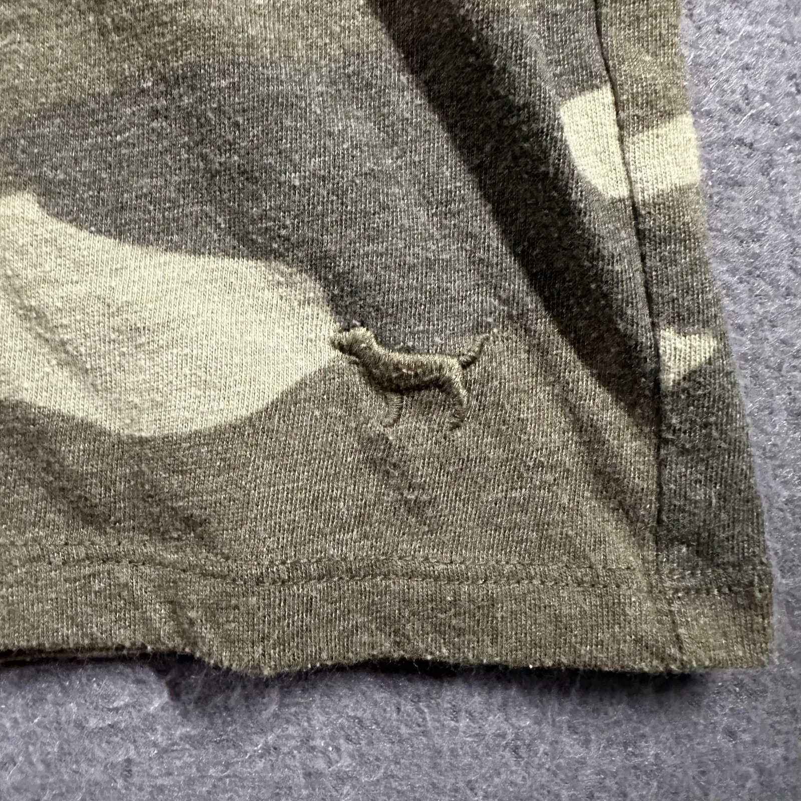 PINK Victorias Secret Shirt Womens Medium Camo V-Neck Short Sleeve Dog Logo - Image 6