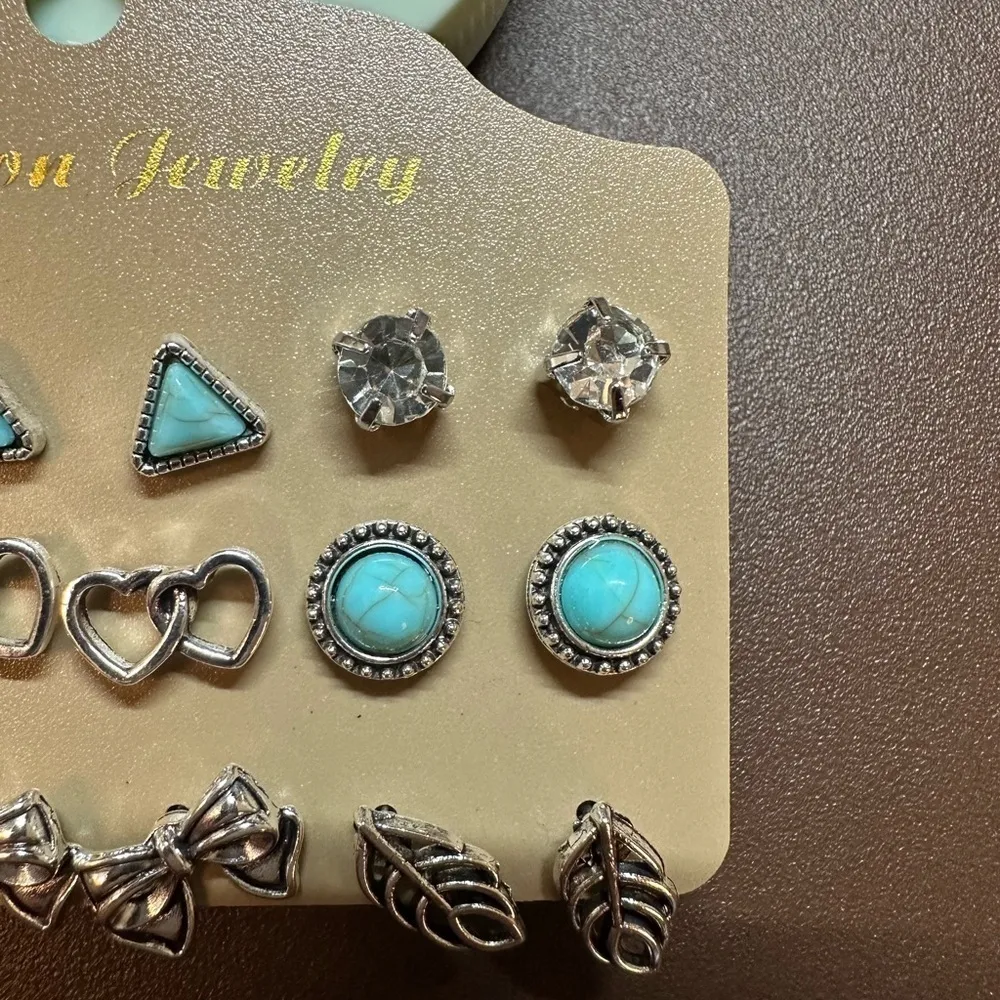 Pack of 9 earrings for pierced ears - Image 3