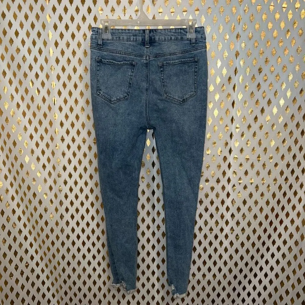 Tinseltown Juniors' Destructed The Mom Jeans Size 7 - Image 5