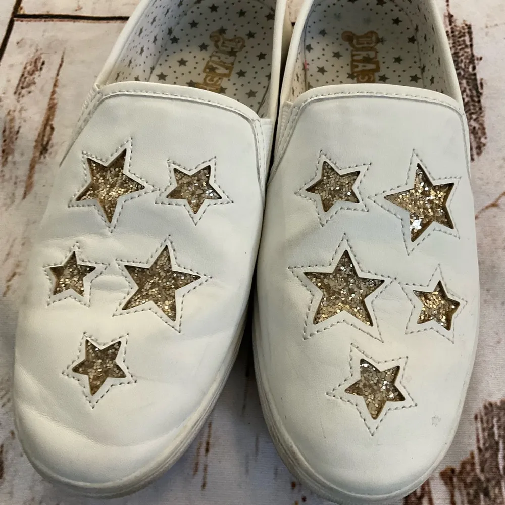 BRASH GOLD STAR WHITE SLIP ONS - Image 11