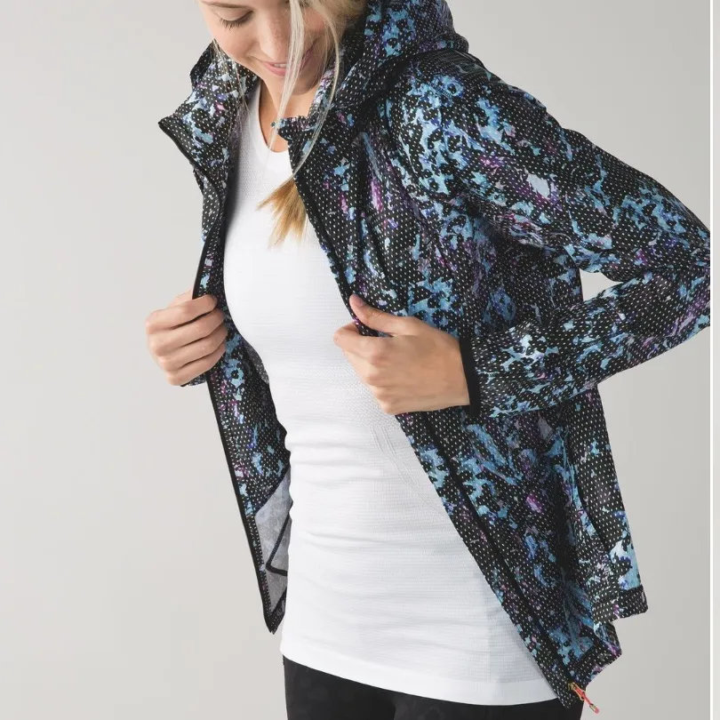 Lululemon Back Pack It Jacket. Size 6. Excellent Used Condition. - Image 16