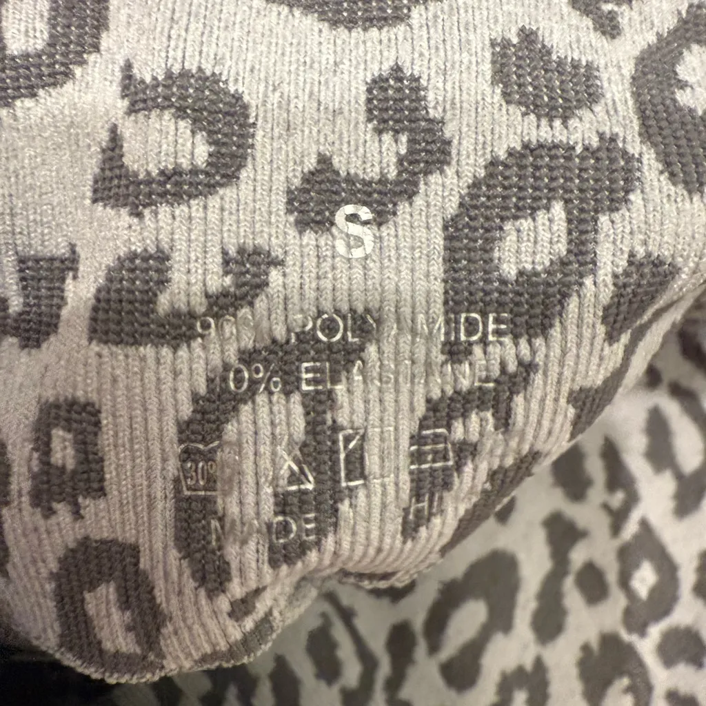 Leopard Print Scrunch Gym Shorts! Gray - Image 3