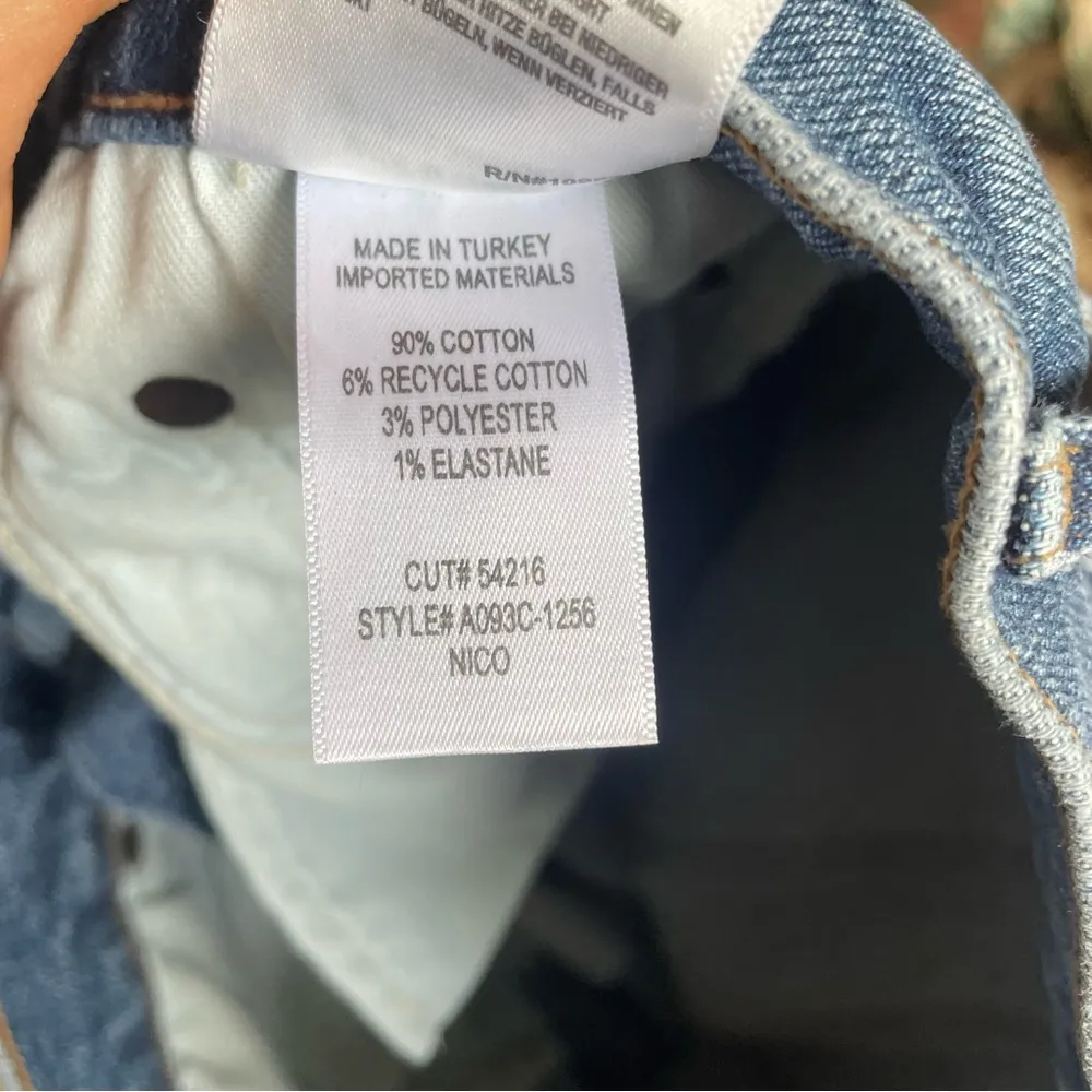 Agolde Nico High Rise Jeans Shoreline 27 Cut Hem & Added Distressed Rip - Image 7