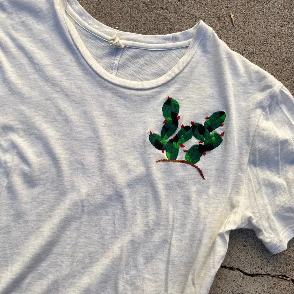 Tiny Soft Worn in Heathered Gray Embroidered Cactus Short Sleeve Tee Size Small Green - Image 4