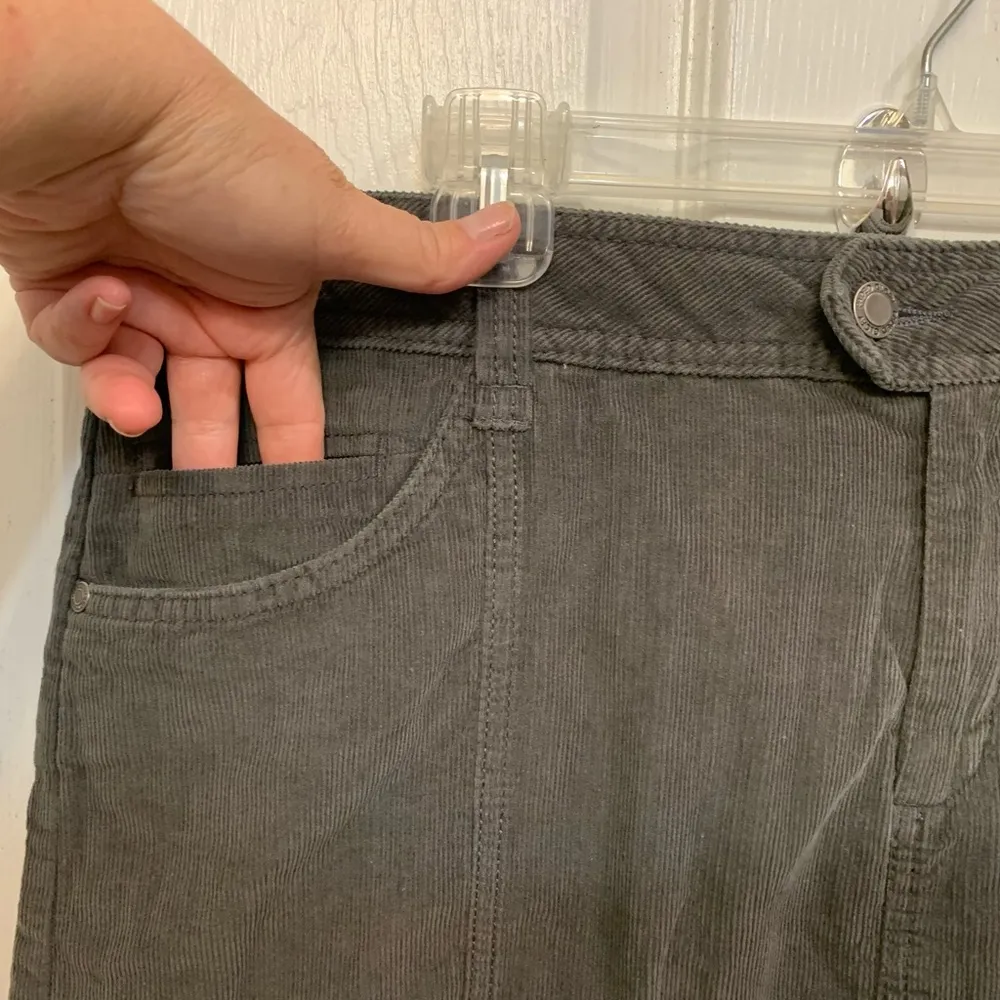 Vintage Faded Glory Corduroy Skirt            1153 - Image 3