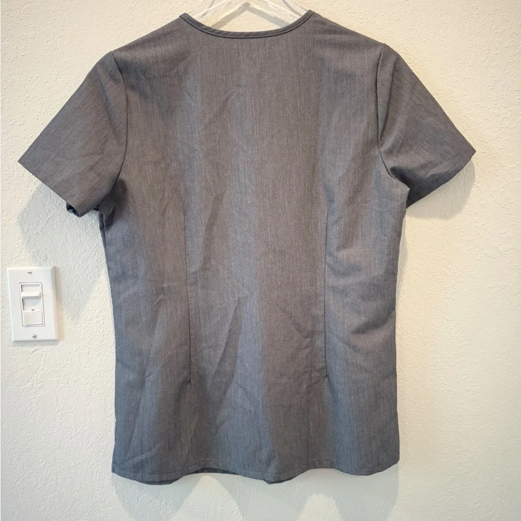 FIGS Casma Three Pocket Scrub Top in Graphite‎ size Small - Image 5