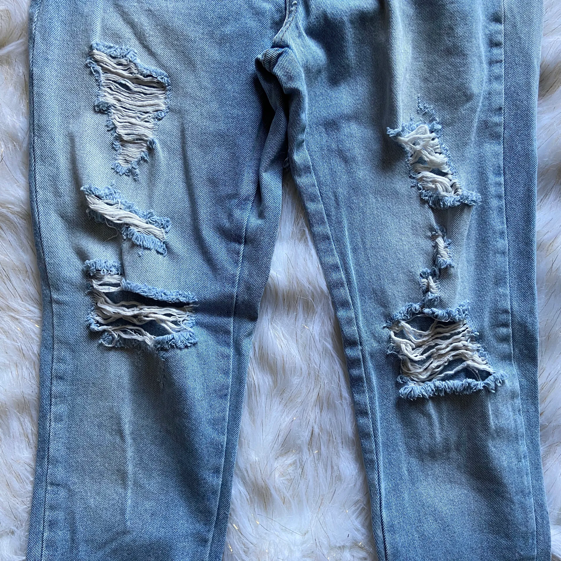 Almost Famous Distressed High Wasted Jeans - Image 3