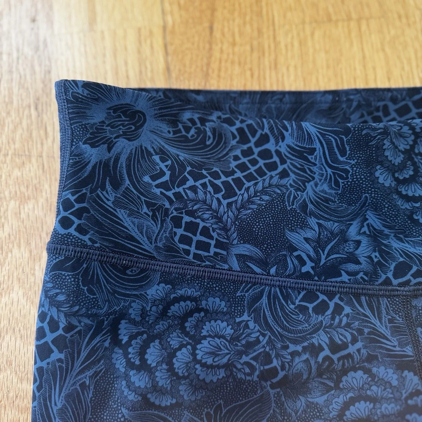 Lululemon Wunder Under Low-Rise Tight Full-On Luxtreme 28" Blue Black 6 EUC Yoga - Image 9