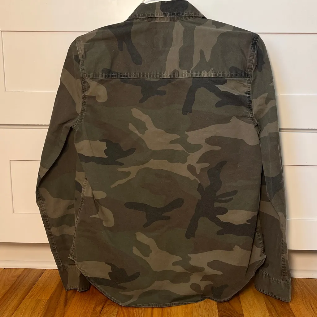 Abercrombie and Fitch Women’s Camo Button Down Shirt Size XS - Image 5