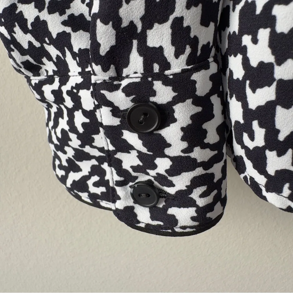 Theory Long Sleeve Button Down Stylish Black and White Top Petterned Collared M - Image 5