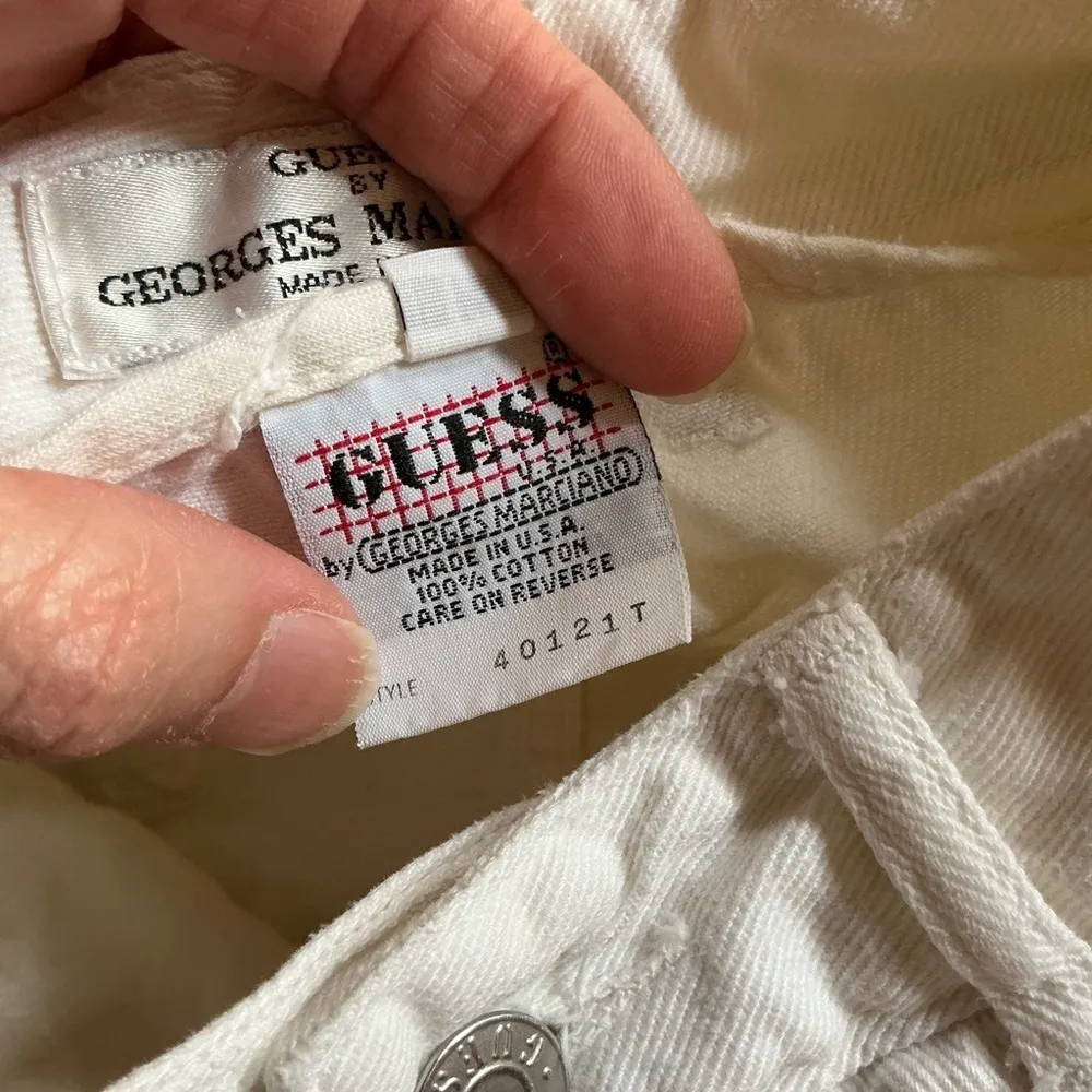 Vintage 80s GUESS High Rise Slim Leg Jeans | White Denim Ankle Zip Size 23 - Image 3