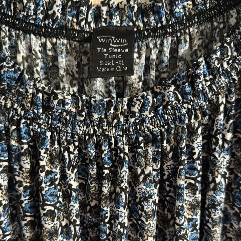 WinWin Navy and White Patterned Blouse - Image 2