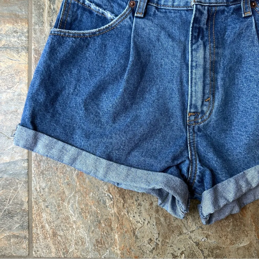 Abercrombie & Fitch Annie High Rise Short Women's Size 26 Cuffed Dark Wash - Image 3