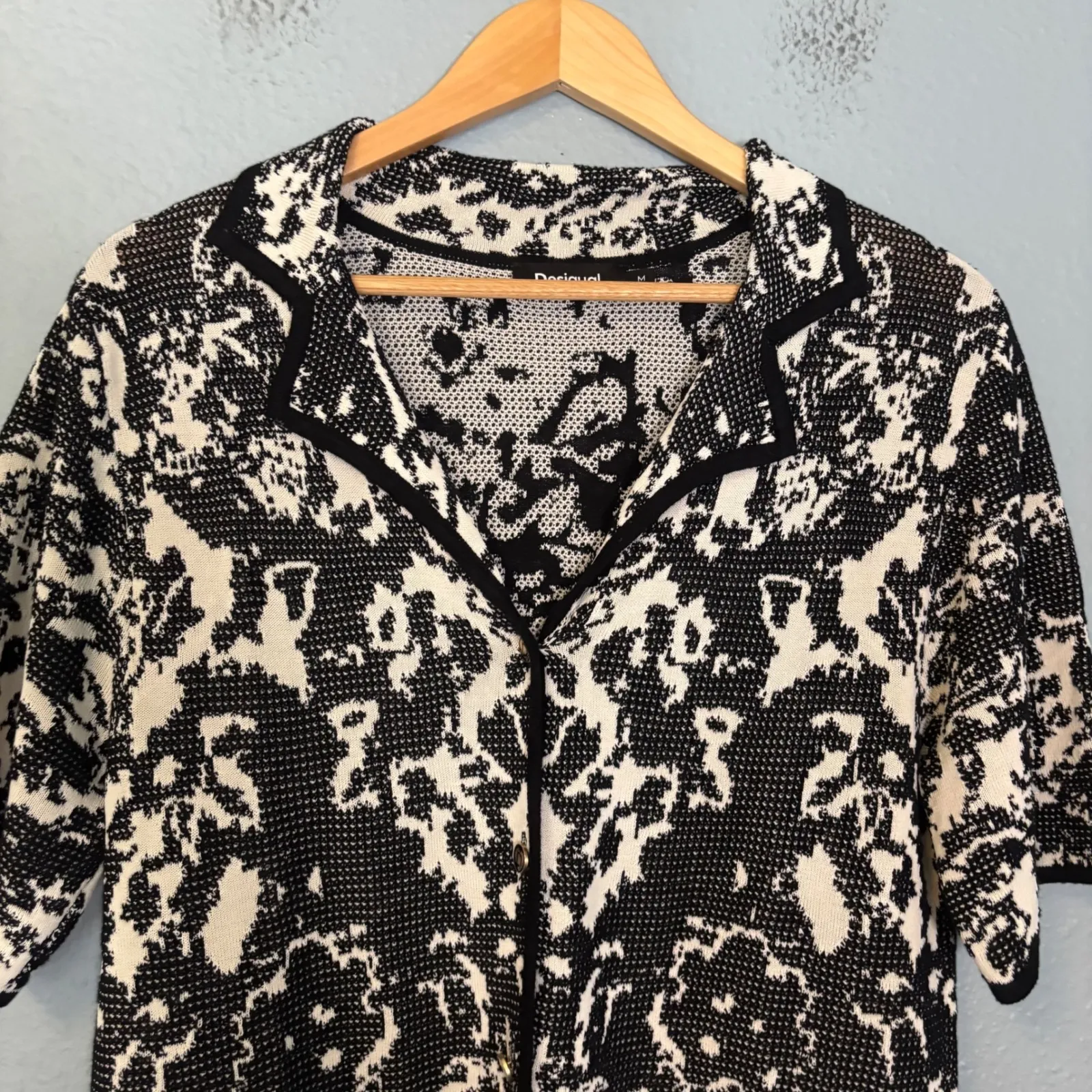 Desigual Women's Bandana Fluid‎ Short Sleeve Abstract Print White Black Medium - Image 4