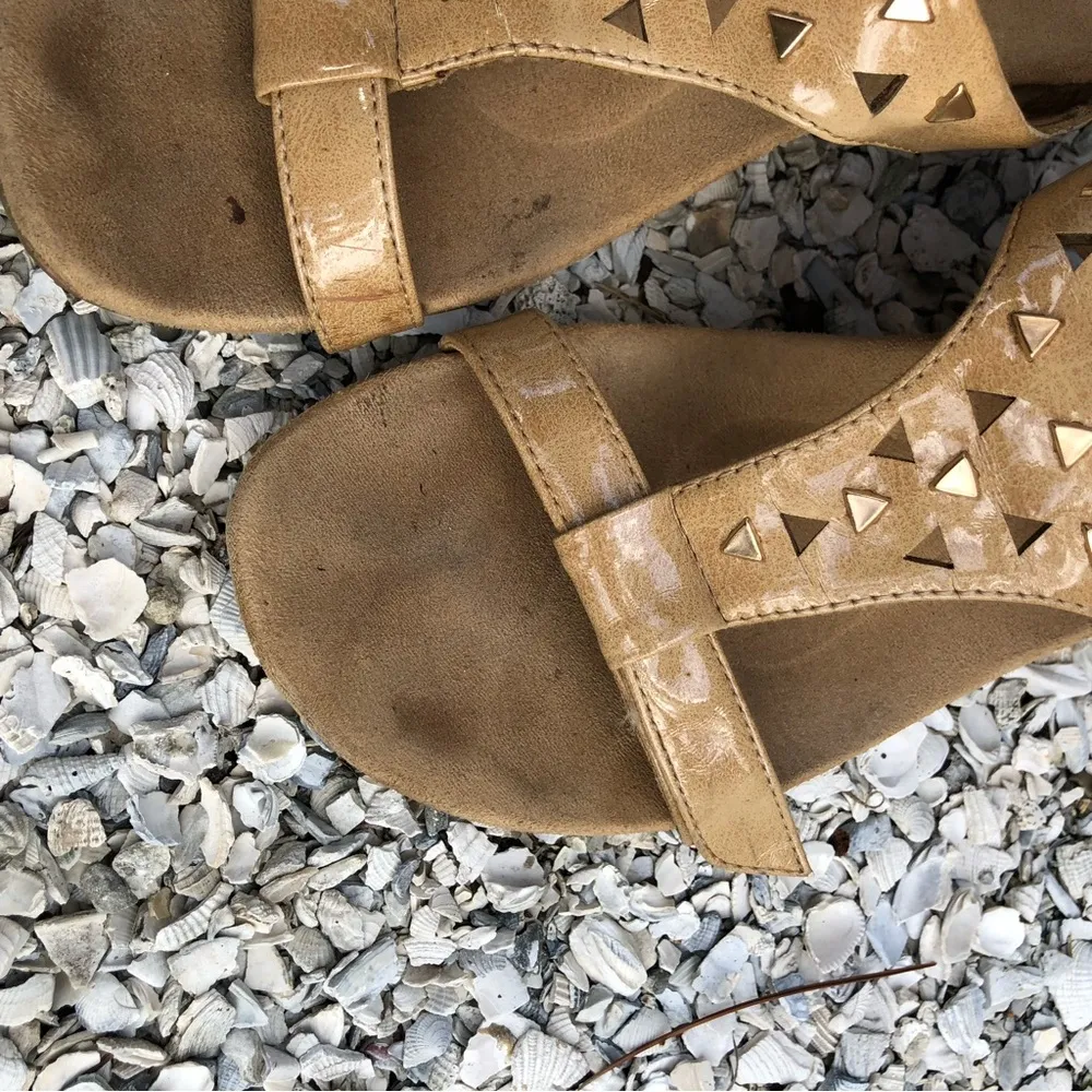 Vionic Maggie Orthaheel Wedge Sandal Tan Sz 6.5 - Image 3