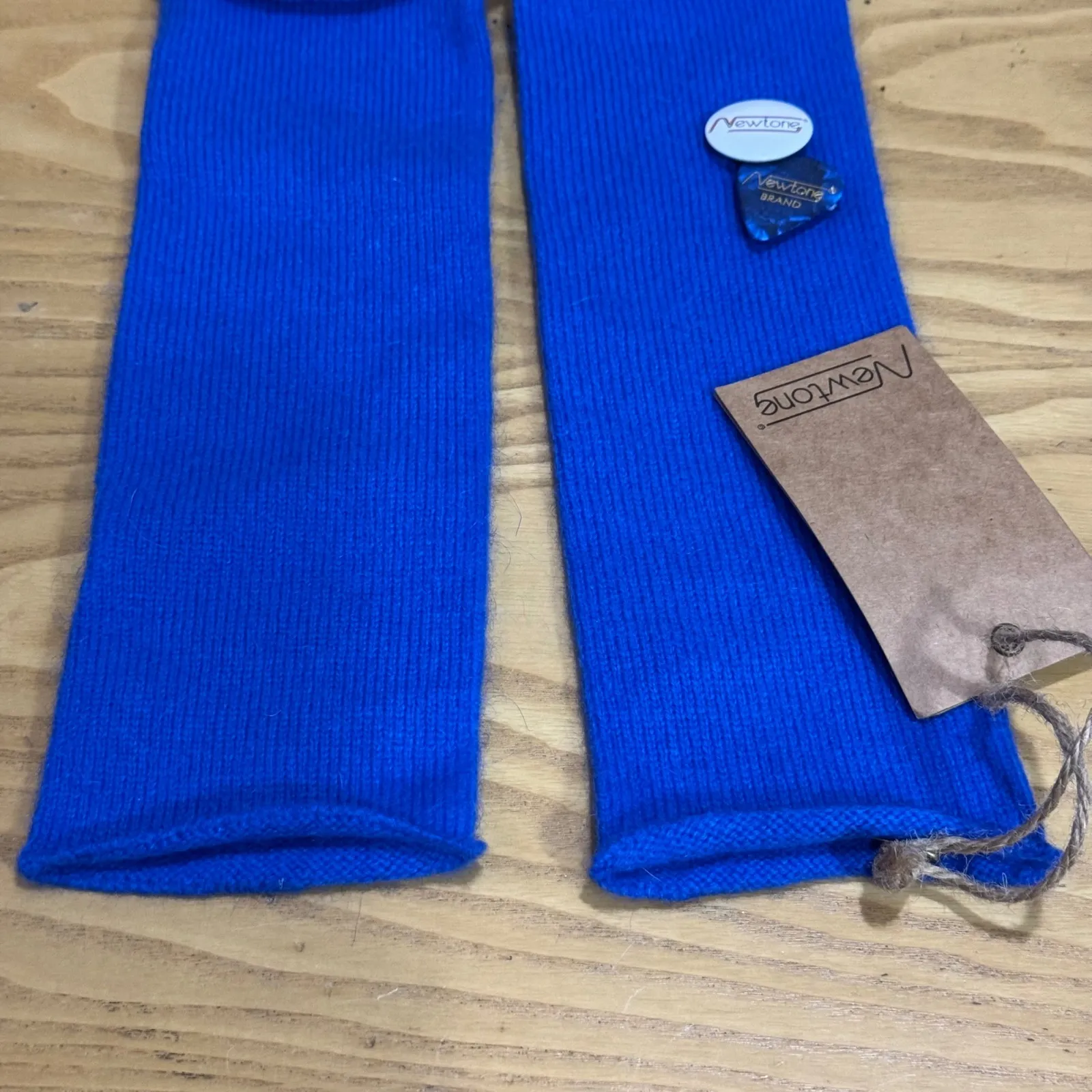 NWT Newtone Brand Royal Blue Knit Wool Angora Blend Arm Warmers Made in Scotland - Image 4
