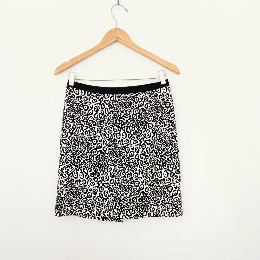 Ann Taylor leopard print pencil skirt 8‎ P - Image 2