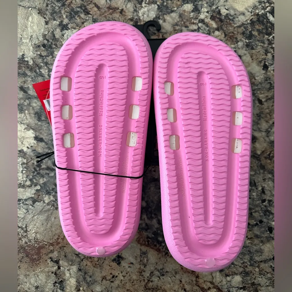 Hello Kitty - Adorable Pink Slides - BNWT! - Image 6