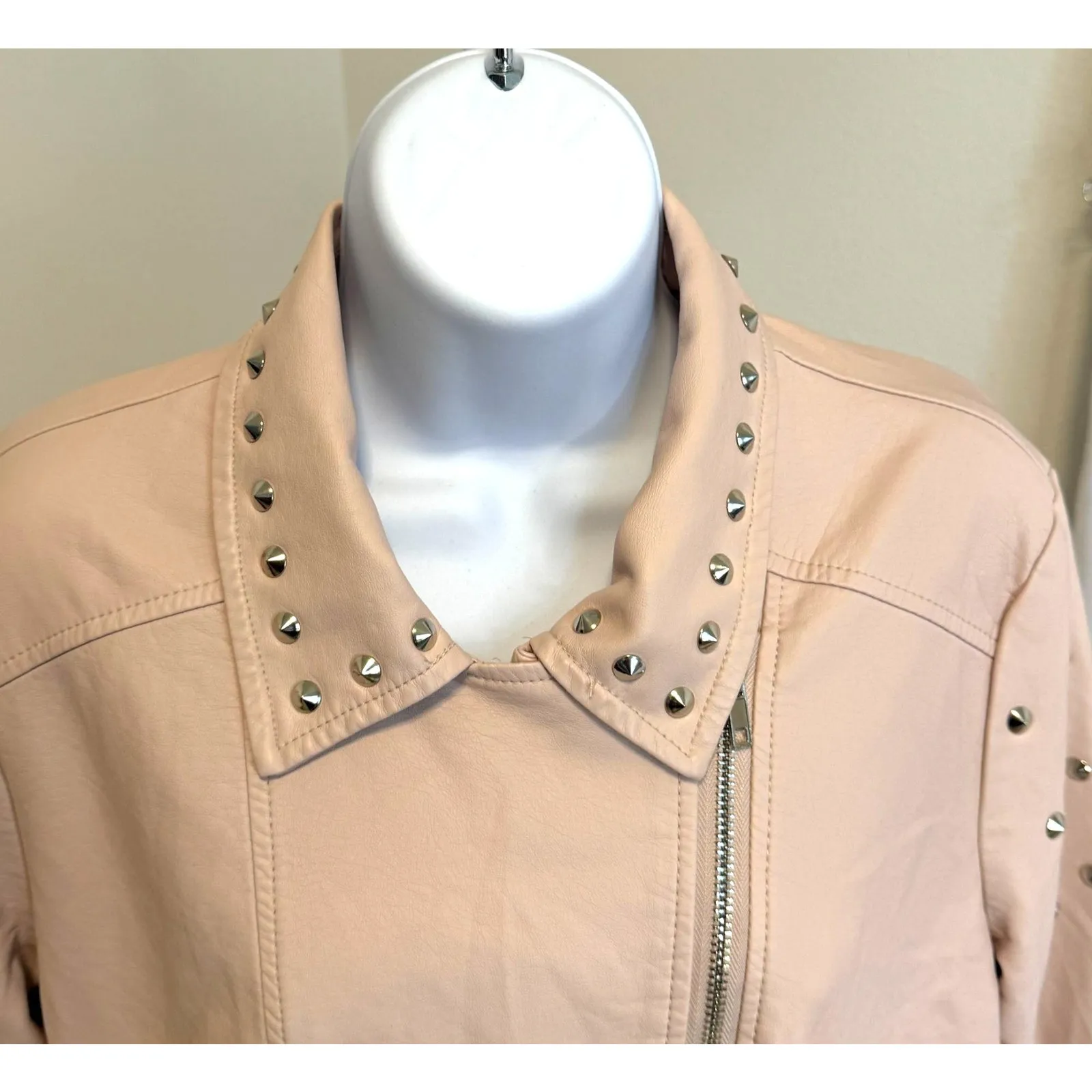 Charlotte Russe Faux Leather Studded Moto Jacket Sz Large Blush‎ Pink Silver Y2K - Image 4