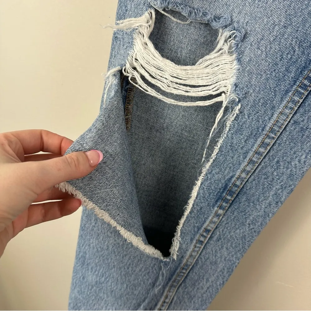 Zara | Light Wash Very Distressed Mom Jeans Size 6 - Image 6