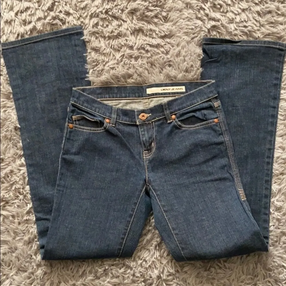 DKNY Women’s Classic Straight Leg Chelsea Wash Denim Jeans Size 26 NWOT - Image 8