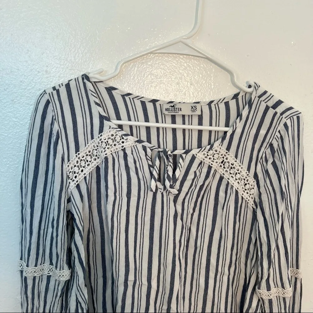 Hollister Cropped Long Sleeve Top White Blue/Gray Stripes - Image 4
