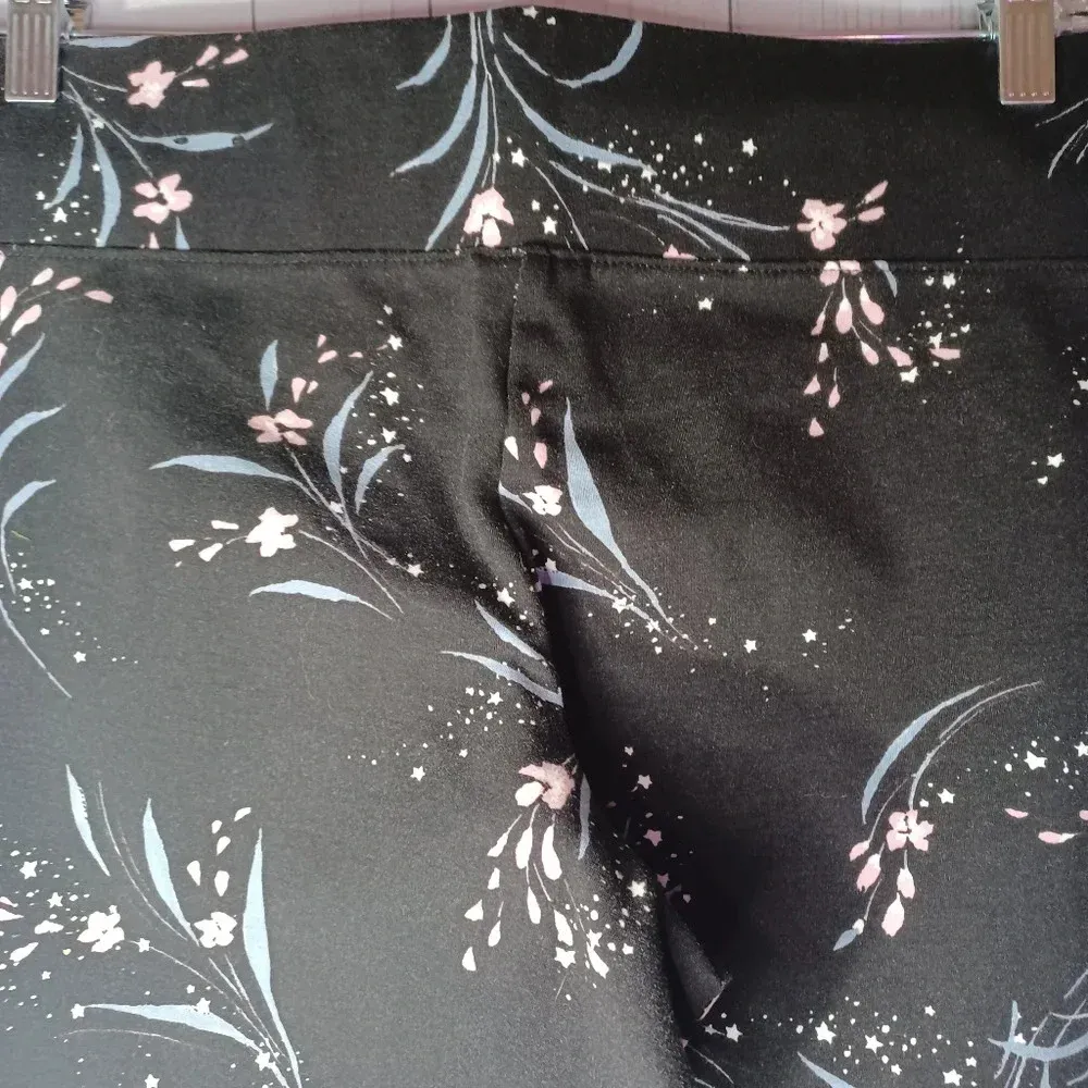 Torrid cropped floral Pull On Pants - Image 6