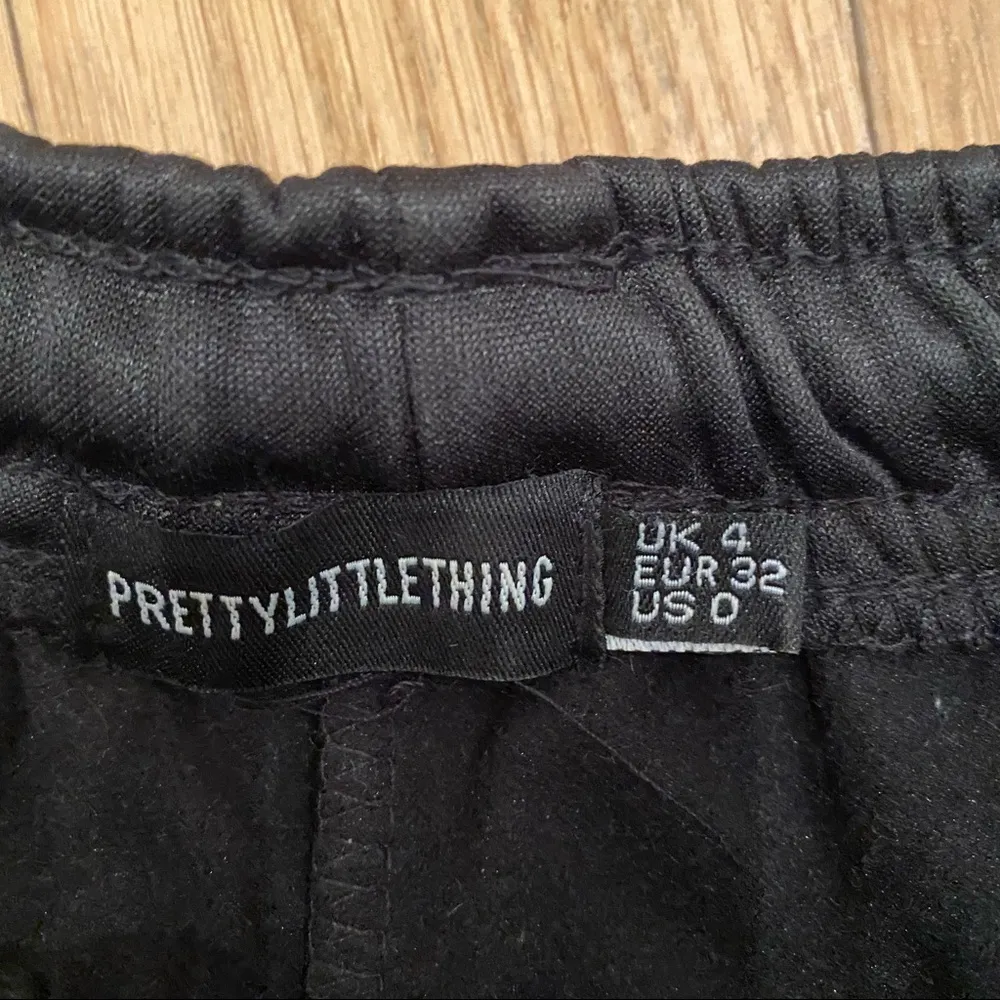 Pretty Little Thing Black Vertical Logo Shorts Size US0 - Image 4