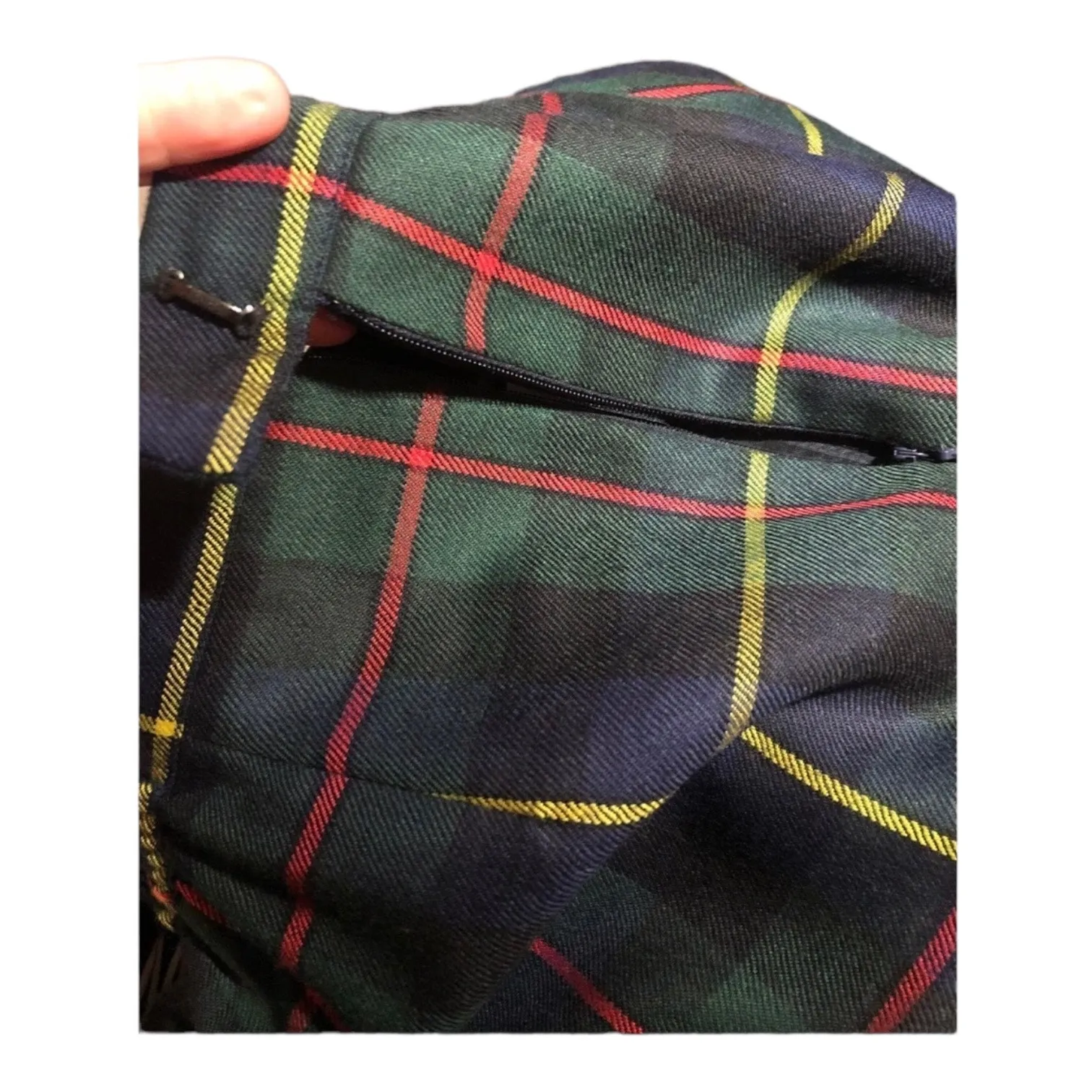 1970s O’Neil of Dublin Tartan Wool Skirt Made in Ireland - Image 9