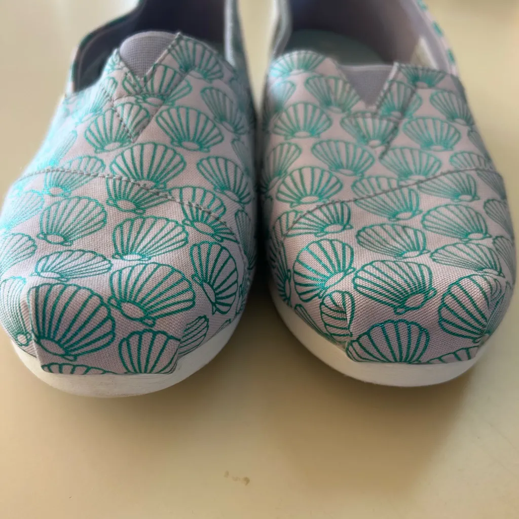 Tom's Women's Slip On Shoes Seashell Lavender Blue Mermazing Print Women’s 9 - Image 12