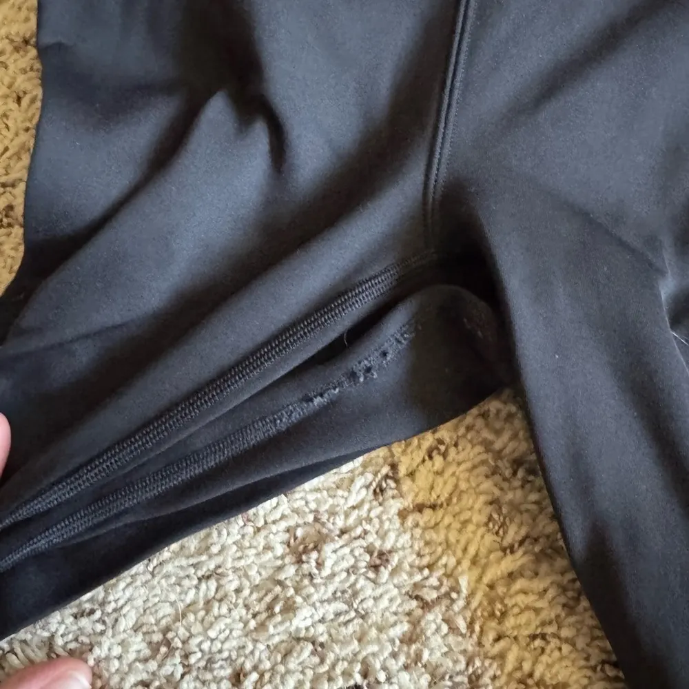 Lululemon size 8 black jogging‎ pants - Image 9