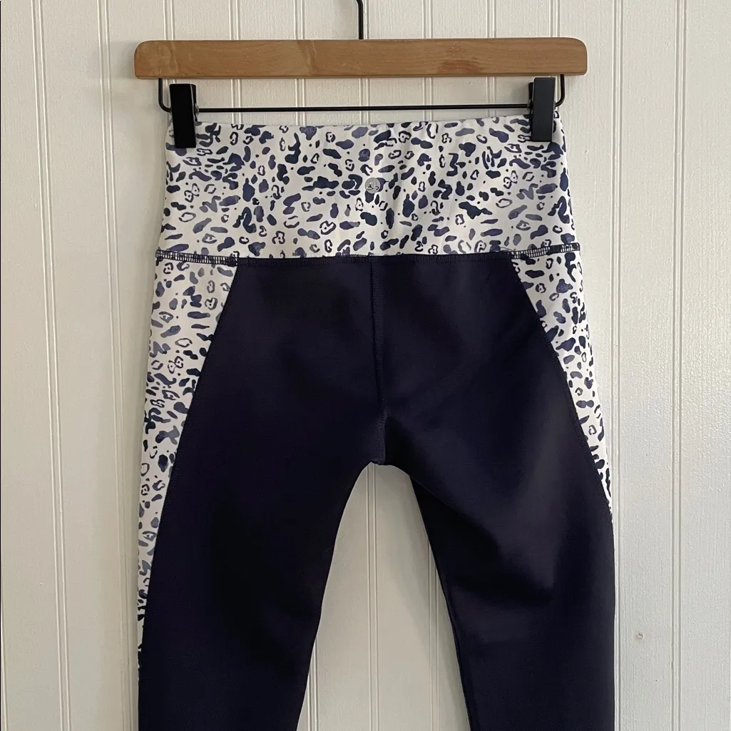 APANA 7/8 Length Leggings in Midnight Blue Animal Print Stripe Size XS - Image 8