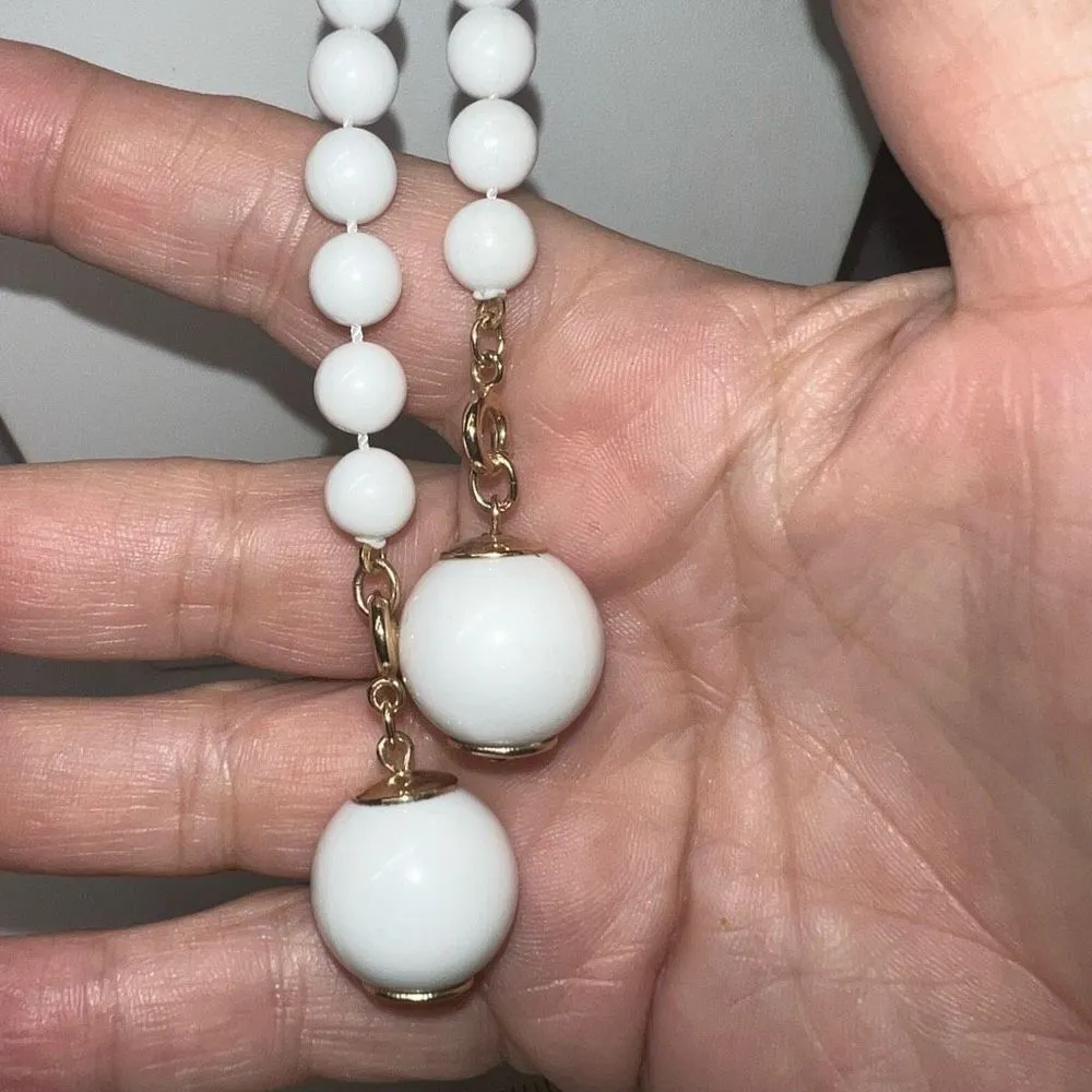 Sara Coventry Signed Vintage White Bead Gold Tone Floral MCM Y Necklace White - Image 5