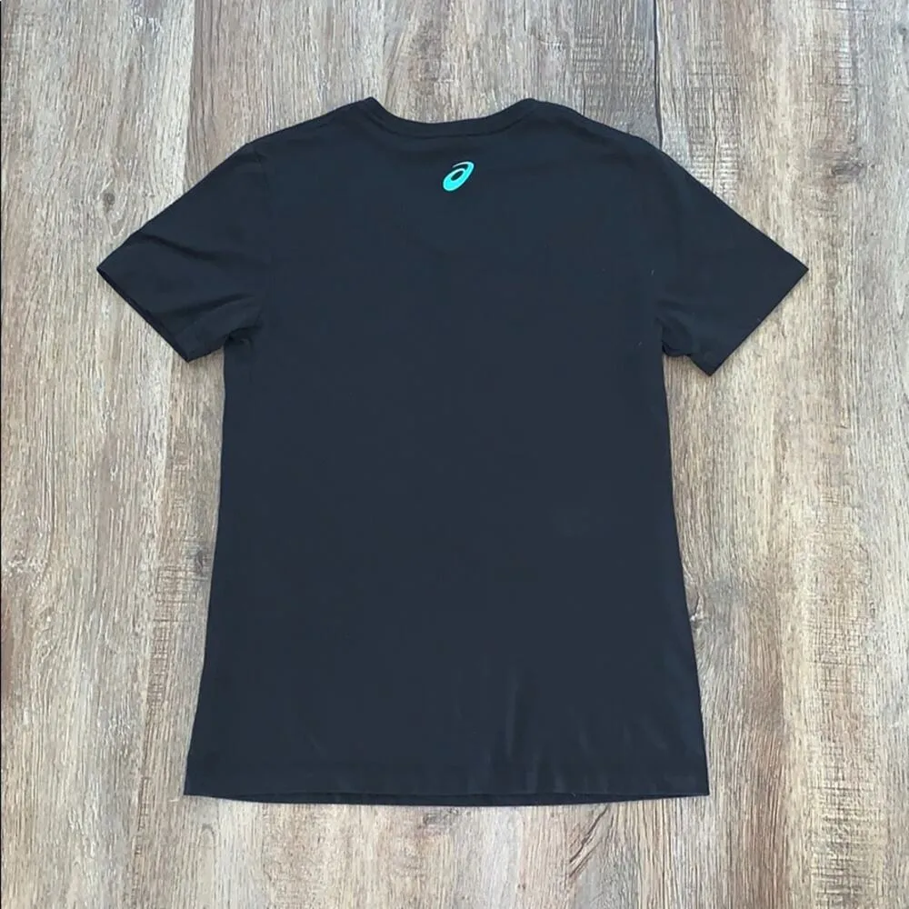 ASICS Run Graphic V-Neck Short Sleeve Tee S - Image 2